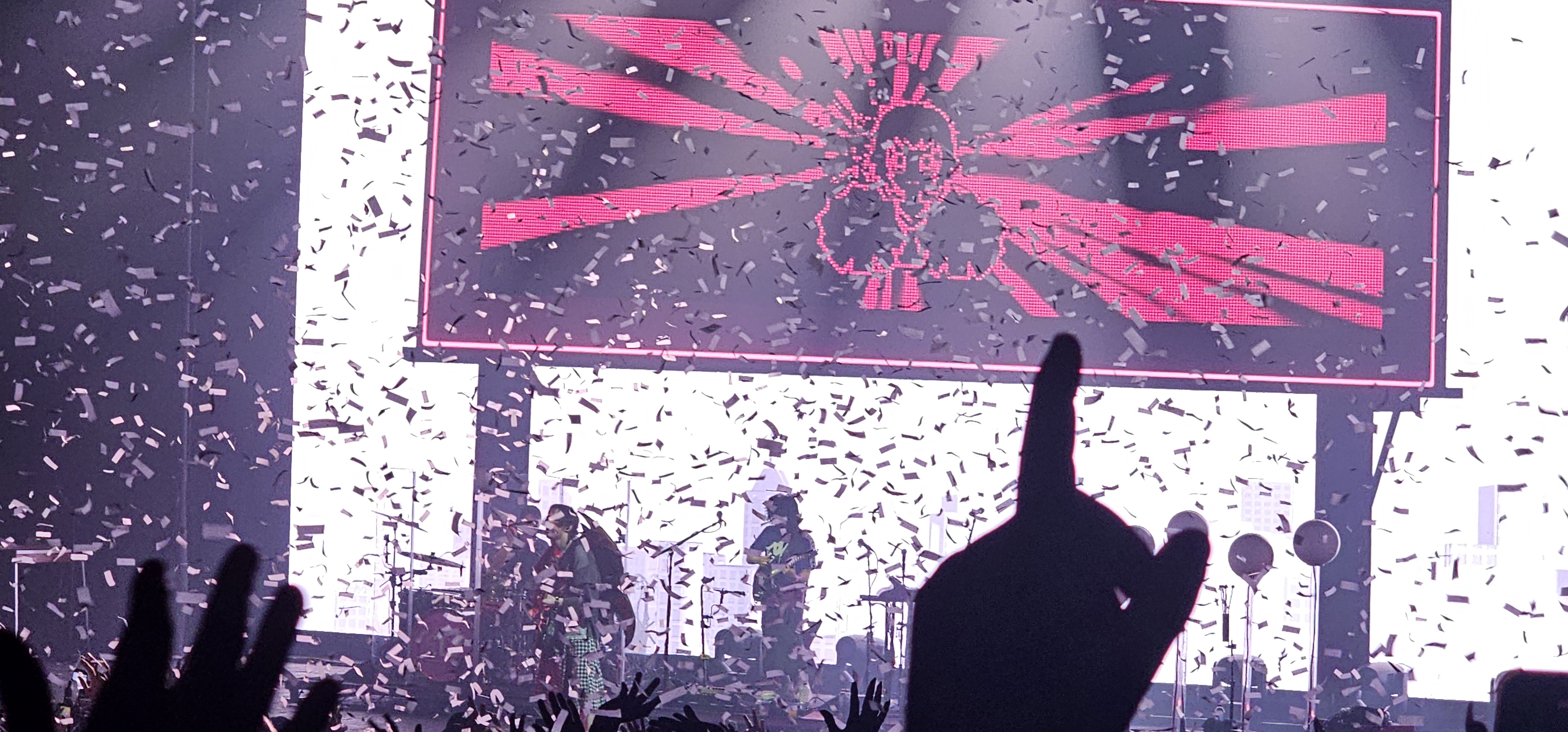 The last song of the concert was ‘Cheerleader’. It was such an amazing experience. Don’t kill yourself, you idiot.